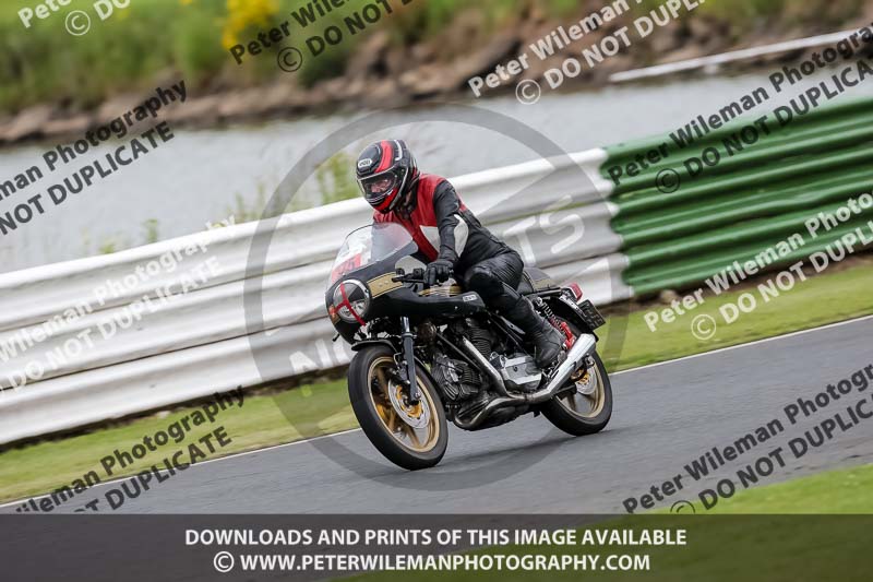 Vintage motorcycle club;eventdigitalimages;mallory park;mallory park trackday photographs;no limits trackdays;peter wileman photography;trackday digital images;trackday photos;vmcc festival 1000 bikes photographs